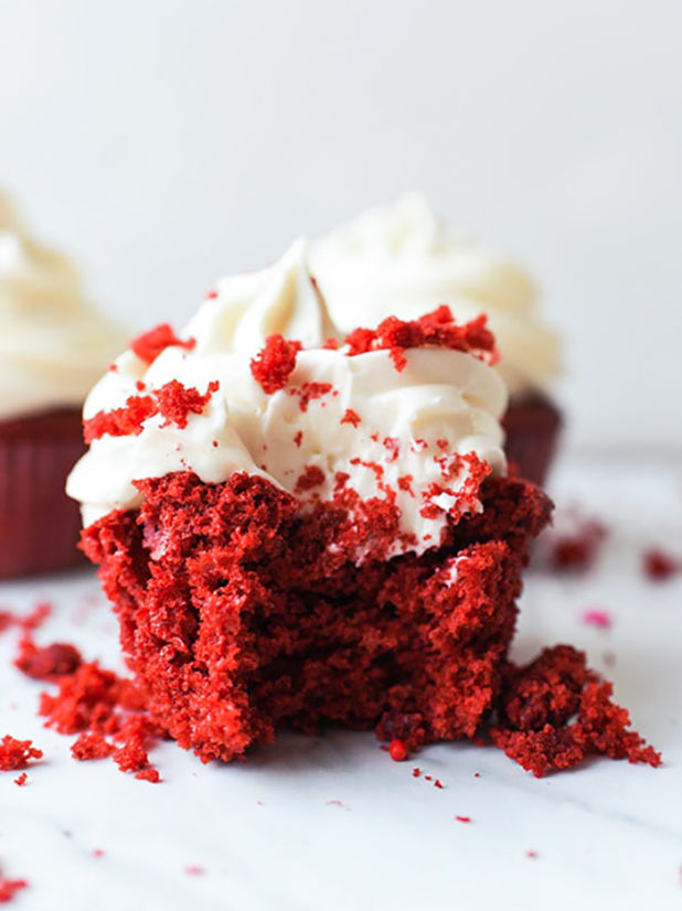 What Is Red Velvet Cake? (The History, Original Recipe, and More) - Let ...