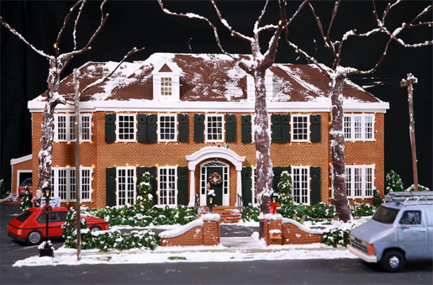 Someone Perfectly Recreated the Home Alone House Out of Gingerbread ...