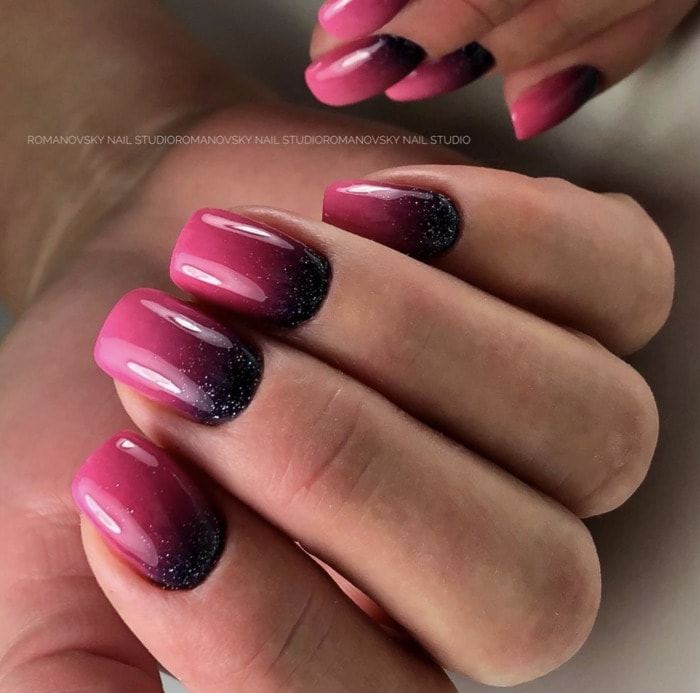 Đến với mẫu nails ombre hồng, bạn sẽ hiểu tại sao kiểu nails này được yêu thích nhất trong ngày Valentine. Những tông màu hồng dịu dàng và lãng mạn sẽ làm nổi bật sự nữ tính trong bạn. Và không chỉ trong ngày lễ tình nhân, nails ombre hồng cũng là kiểu nails đáng yêu cho bất kì dịp nào trong năm. Hãy xem hình ảnh và cảm nhận ngay nào!