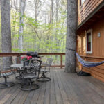 Fall Foliage Airbnb - Asheville's Luxury Treehouse