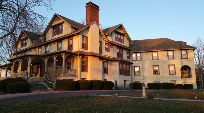 Romantic Airbnbs - The Inn at Ragged Edge in Chambersburg, Pennsylvania