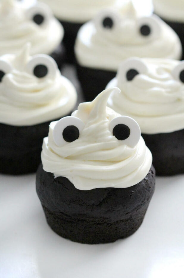 27 Terrifying Halloween Cupcake Ideas - Let's Eat Cake