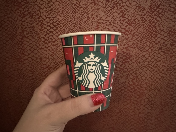 https://www.letseatcake.com/wp-content/uploads/2023/11/Starbucks-holiday-drinks-ranked-3.jpg